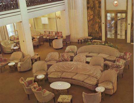 Die elegante Main Lounge ...