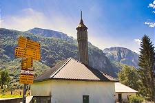 Moschee in Vusanje an der Grenze von Montenegro und Albanien