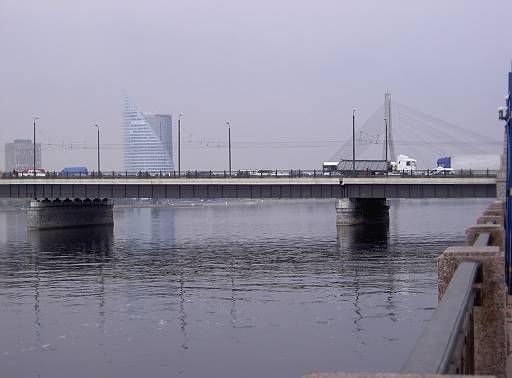 Riga: Hansbank Gebude im Hintergrund ...