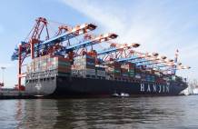 Eines der weltgrten Containerschiffe: die "Hanjin Gold" ... 