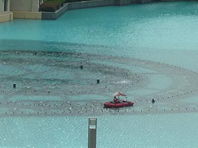 Trotz Regen: Der Dubai Fountain muss gewartet werden ...