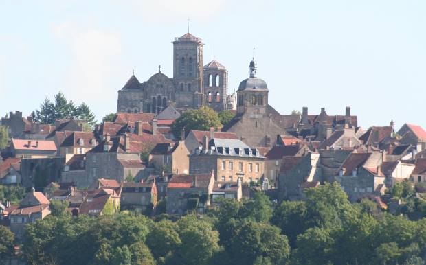 ... das mittelalterliche Vzelay mit Basilika ...