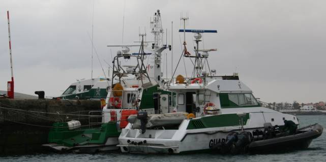 Ebenfalls ablegebereit: Guarda Civil Boote ...