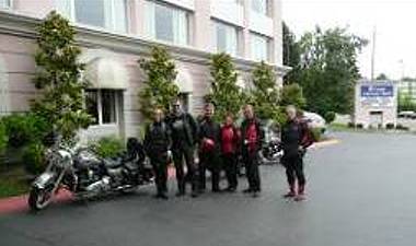 Drei Harleys und sechs "Abenteurer" ... ;-))