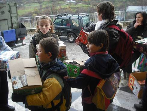 Angekommen: Weihnachtspckchen fr albanische Schulkinder ...