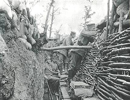 Stellungskrieg WK I: Schtzengraben an der Front