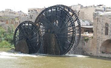 ... und historische Wasserrder in Hama ...