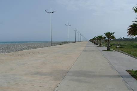 Eigenartige Strandpromenade, geplante Prachtstrae ohne Infrastruktur ...