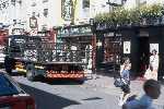 Guinness-LKW vor einem Pub in Killarney