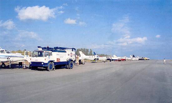 Betankung der Flotte auf dem Flughafen Paphos ...