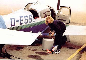 ... werden die Flugzeuge vorbereitet ...