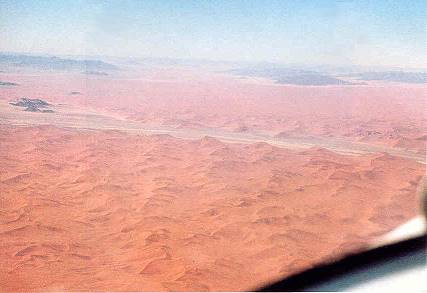 ber der Namib-Wste auf dem Weg nach Kapstadt ...
