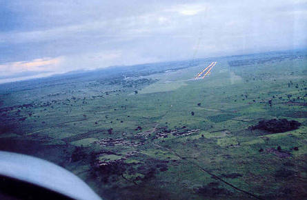 Anflug auf Lilongwe: Mitten im saftig grnen Malawi ...