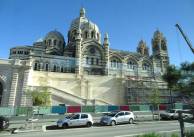 Vorbei an der Kathedrale Sainte-Marie-Majeure ...