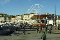 Aufbau Riesenrad kommt voran ...