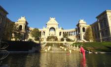 Am Palais Longchamp ...