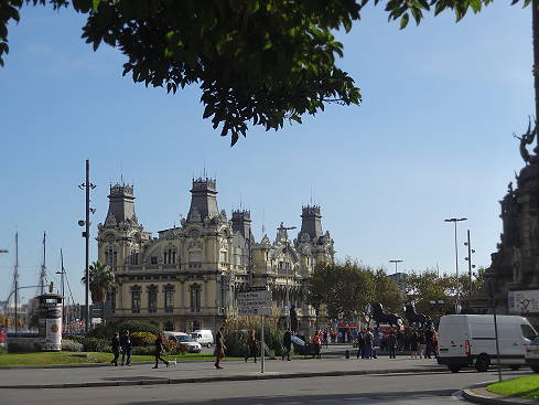 ... und dem alten Hafenverwaltungsgebude ...