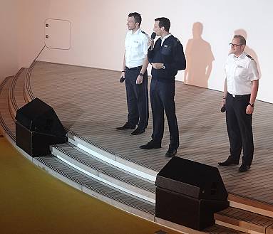 ... und natrlich noch die letzte Ansprache vom Kptn ...