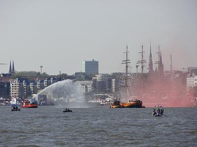 Simuliertes Inferno auf der Elbe ...