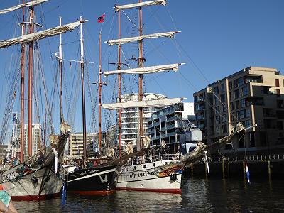 Segler im Sandtorhafen ...