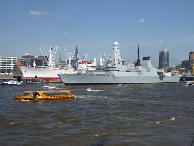Die HMS DUNCAN, wie eine Burg auf See ...