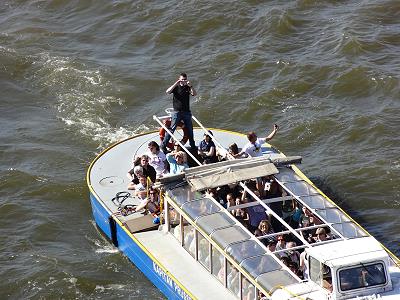 Besucheransturm rund um die AIDAprima ...