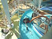 Kinderspa in der Wasserrutsche ...