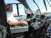 Neben dem Kapitän auf dem Beifahrersitz ... Neben dem Kapitän auf dem Beifahrersitz ...