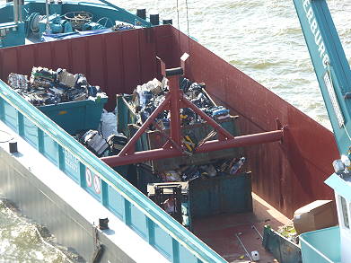 Tausende Passagiere sorgen für Abfall ... Tausende Passagiere sorgen für Abfall ...