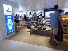 In den AIDA-Shoppingwelten ... In den AIDA-Shoppingwelten ...