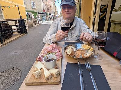 Imbiss mit Rotwein muss sein ... Imbiss mit Rotwein muss sein ...