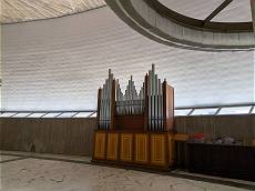 Auch die Orgel zeigt Besonderheiten ... Auch die Orgel zeigt Besonderheiten ...