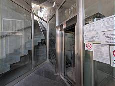 Auch die Treppe könnte man benutzen ... Auch die Treppe könnte man benutzen ...