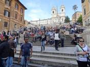 Muss man hier wirklich sitzen? An der Spanischen Treppe ...