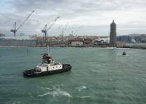 Zwei Schlepper stehen bereit ...