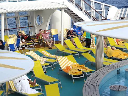 Deutsches Schiff: Platzreservierung mit Handtüchern! Deutsches Schiff: Platzreservierung mit Handtüchern!