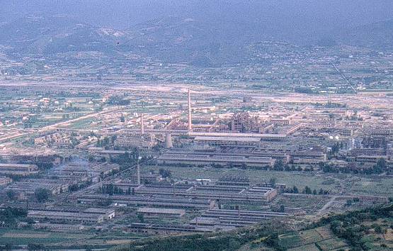 Soweit das Auge reicht: Stillgelegte Metallfabriken ...