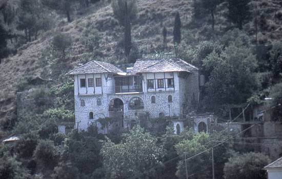 H�user wie Festungen: In Gjirokaster ...
