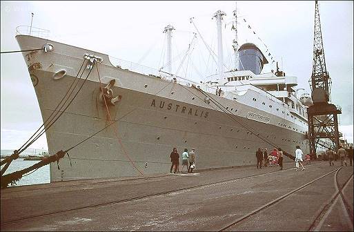 Die SS Australis in Kapstadt ...