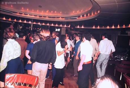 Nachtleben an Bord: Im Ballsaal ...