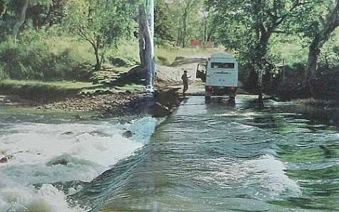 Durch den East Alligator River im Kakadu-Park ...