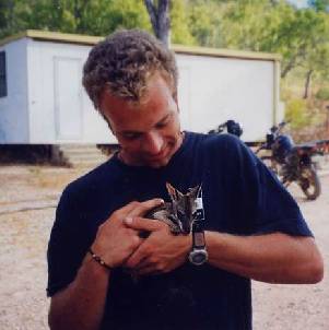 ... ein Baby Kangoo ...