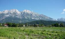 Das Panorama bleibt imposant auch unterwegs ...