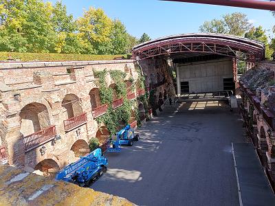 ... die Kasematten als Bhne ...