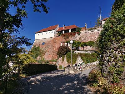 Die Stallbastei mit dem Caf Starcke ...