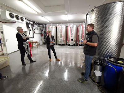 ... drinnen ist schon alles voll ...