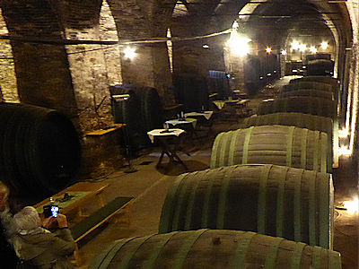 Dunkler Keller, beeindruckender Himmel drauen ...