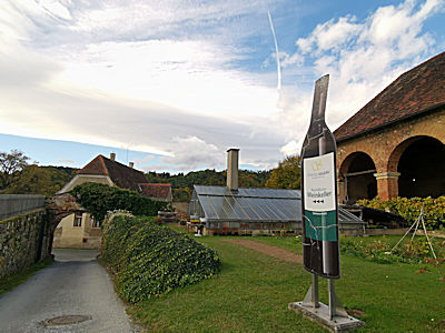 Weingut Seggau mit kleinem Bauerngarten ...