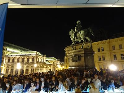 Gewimmel am Reiterdenkmal ... Gewimmel am Reiterdenkmal ...