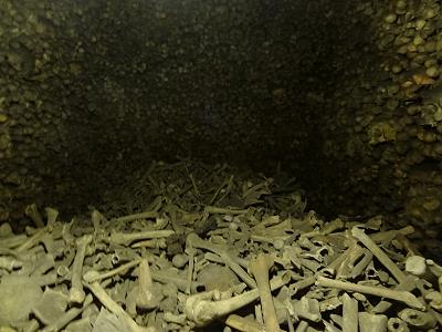 ... bis in die Katakomben ...